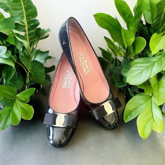 Salvatore Ferragamo Black Patent Leather Vara Bow Shoes 8.5 AA - Picture 10 of 10